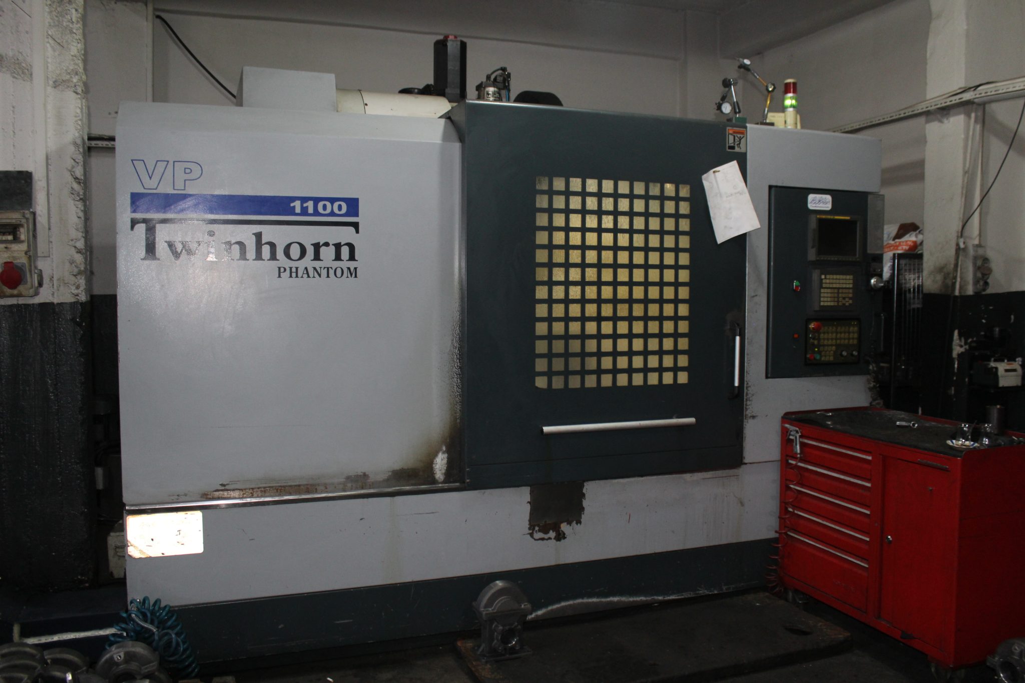 Atölyedeki Twinhorn CNC işleme merkezi